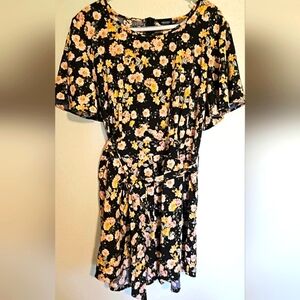 Shein Flowy Floral Shorts Romper with Belt. SZ. 2XL